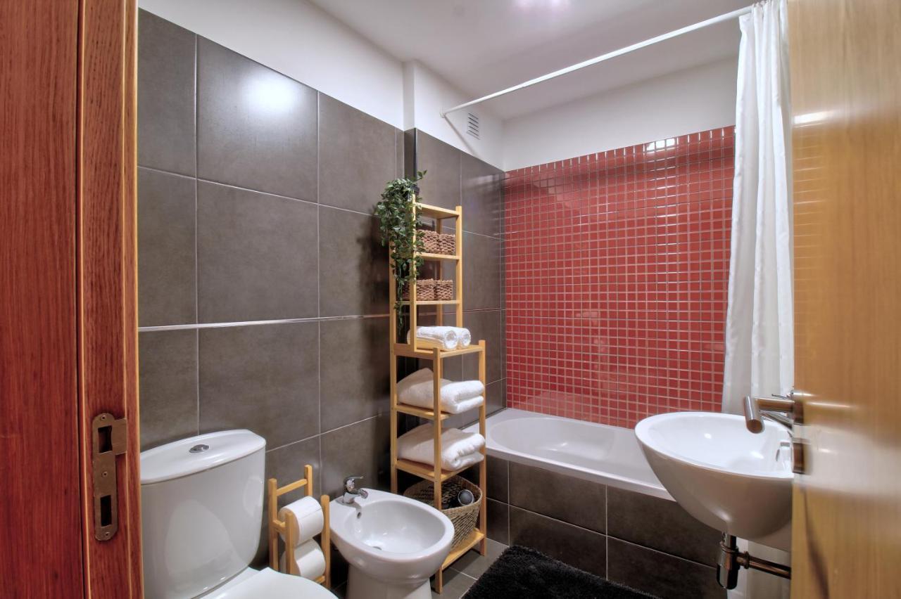 Spacious Terrace, Swimming Pool, Private Parking Olhão Exterior photo