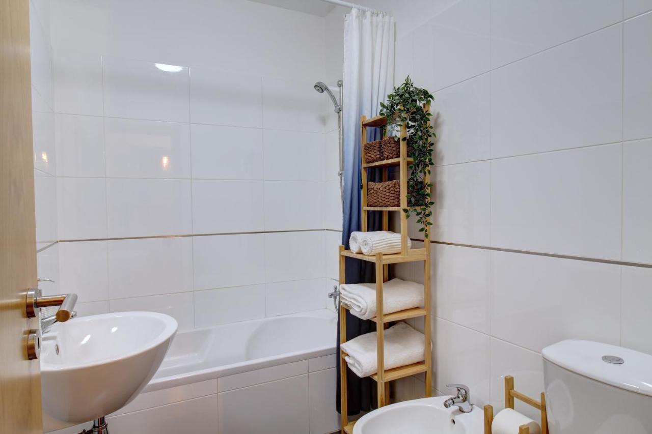 Spacious Terrace, Swimming Pool, Private Parking Olhão Exterior photo